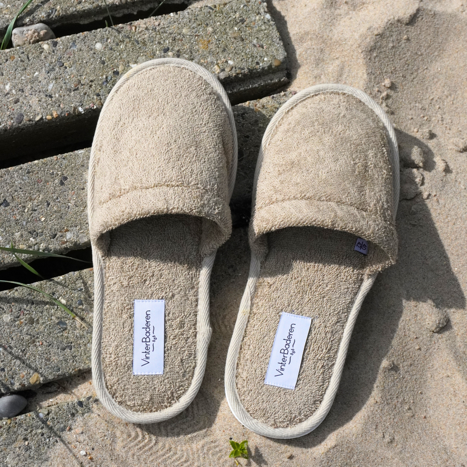 Sandfarvede Slippers – Komfort og Stil til Hjemmet