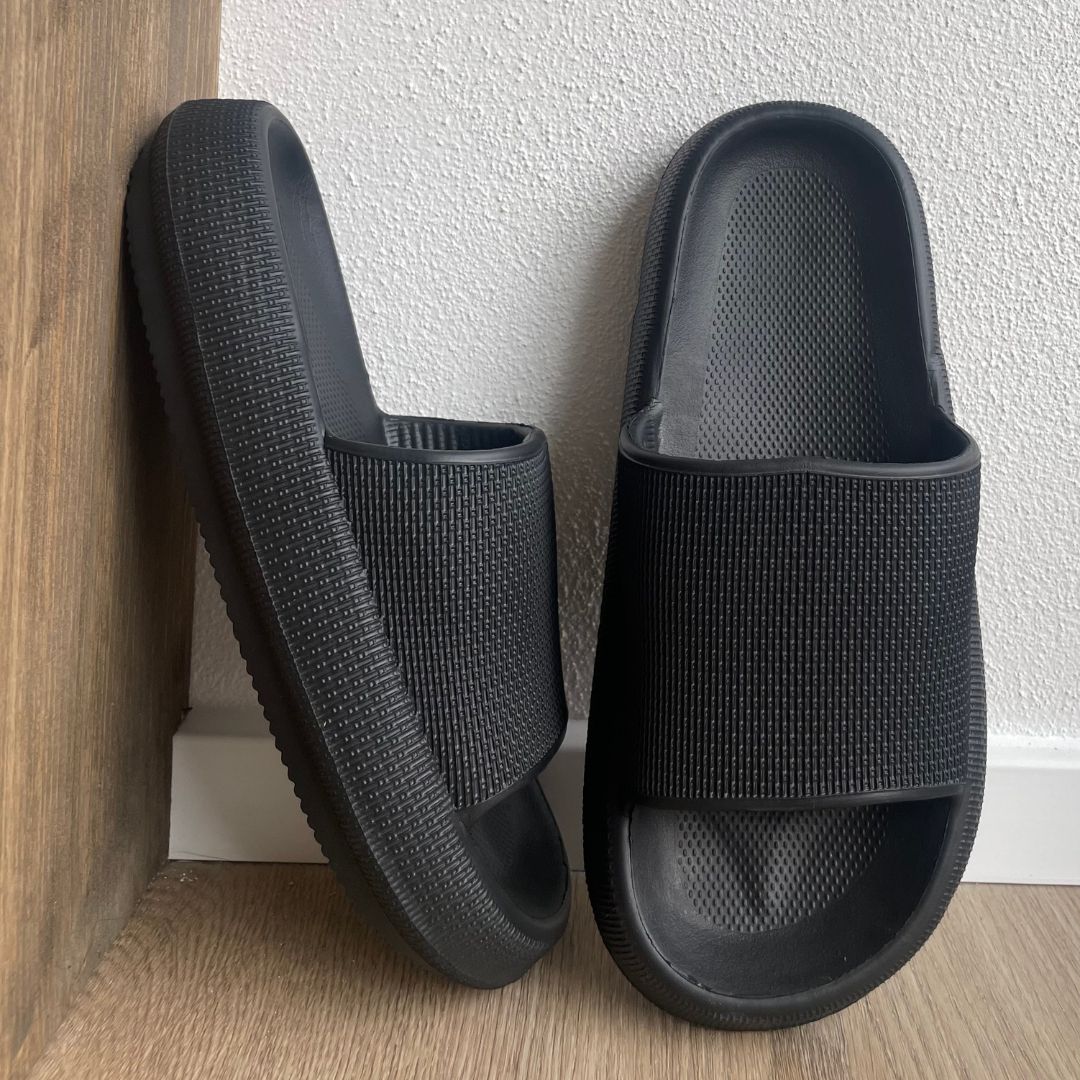 Sorte slippers på tilbud - kun 109,5 DKK!