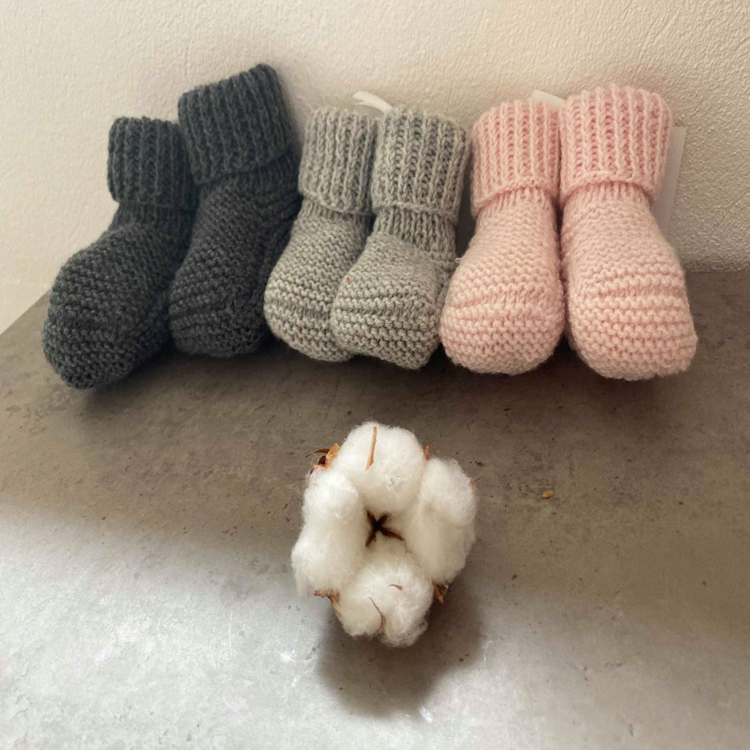 Håndlavede babyfutter i pudderfarve – kun 150 DKK!