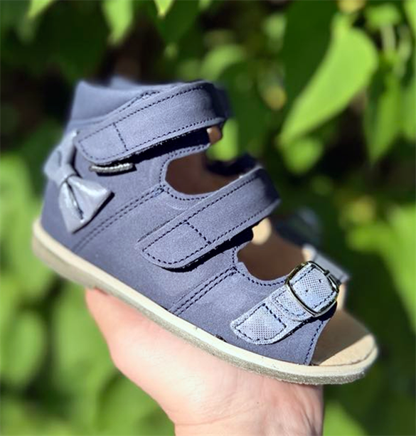 Aurelka Sandal i Navy med Sølv Sløjfe – Sommer Tilbud!