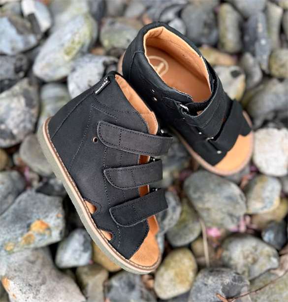 Aurelka Sandal – Sort Sandal med Ekstra Støtte på Udsalg