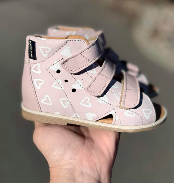 Aurelka Sandal Nude Rosa Hjerter Sandal Med Ekstra Støtte Uden Svangløft - Rosa